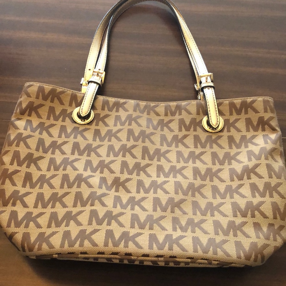 Michael Kors canvas shoulder bag!